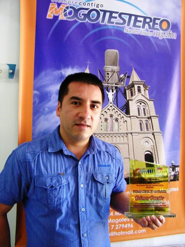 RECONOCIMIENTO A REPORTERO COMUNITARIO DE MOGOTES ESTÉREO